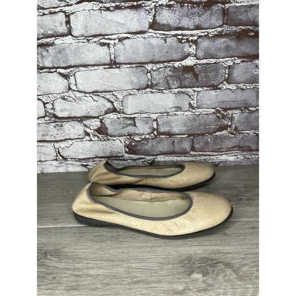 Studio Flexx Beige Leather Perforated Comfort Flats Shoes Women Sz 9M US/40.5EU - Picture 13 of 16